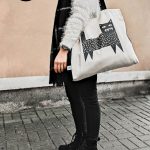 notesy i zeszyty, dekoracje z betonu, pamiątki z Opola, galeria biały kruk, rękodzieło, naturalne świece sojowe, kubki ceramiczne, ozdoby z ceramiki, plecaki i torby, Rękodzieło artystyczne, dekoracje florystyczne, Sklep galeria biały kruk, biżuteria artystyczna, maskotki dekoracyjne