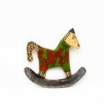 Zawieszka ceramiczna "Zielony koń na biegunach"