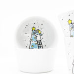 notesy i zeszyty, dekoracje z betonu, pamiątki z Opola, galeria biały kruk, rękodzieło, naturalne świece sojowe, kubki ceramiczne, ozdoby z ceramiki, plecaki i torby, Rękodzieło artystyczne, dekoracje florystyczne, Sklep galeria biały kruk, biżuteria artystyczna, maskotki dekoracyjne