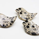 Broszka ceramiczna "Kwiatowy Ptak"