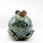 Figura ceramiczna "Żaba z koroną"