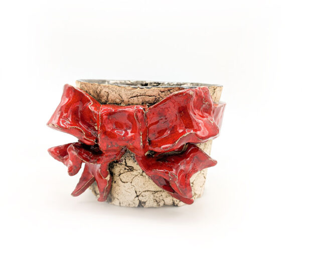 Donica ceramiczna "Czerwona kokarda"