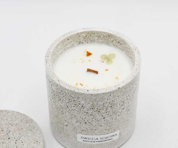 Świeca sojowa w betonie "Bazylia i mandarynka"